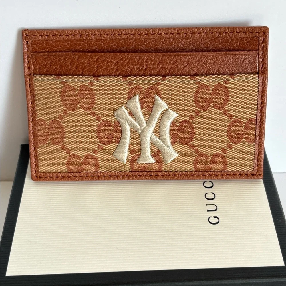 ⚾️ NWT Gucci MLB New York Yankees™ GG Supreme Card Case